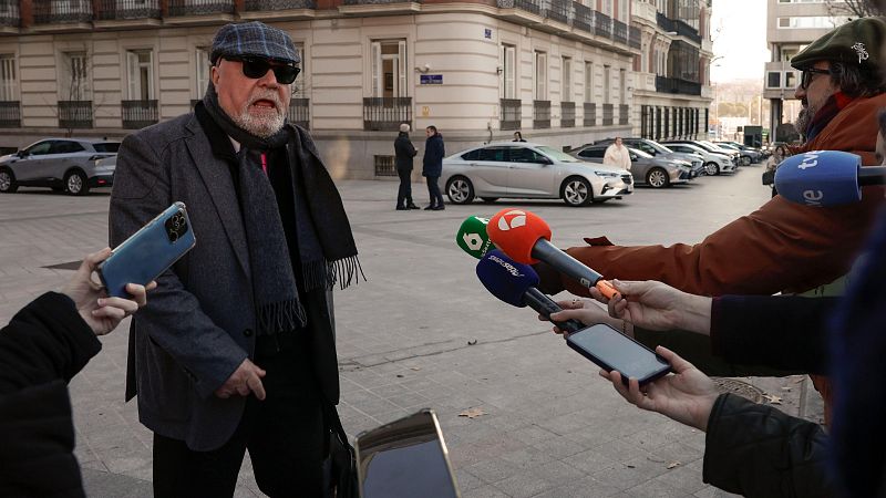 El excomisario José Manuel Villarejo se dirige a los medios a su llegada a la Audiencia Nacional en Madrid
