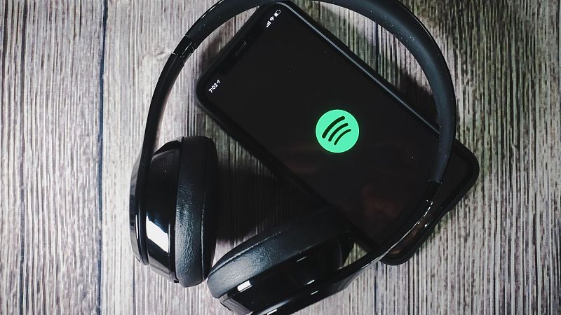 Salvador Sobral y otros 70 artistas retiran su música de Spotify como boicot