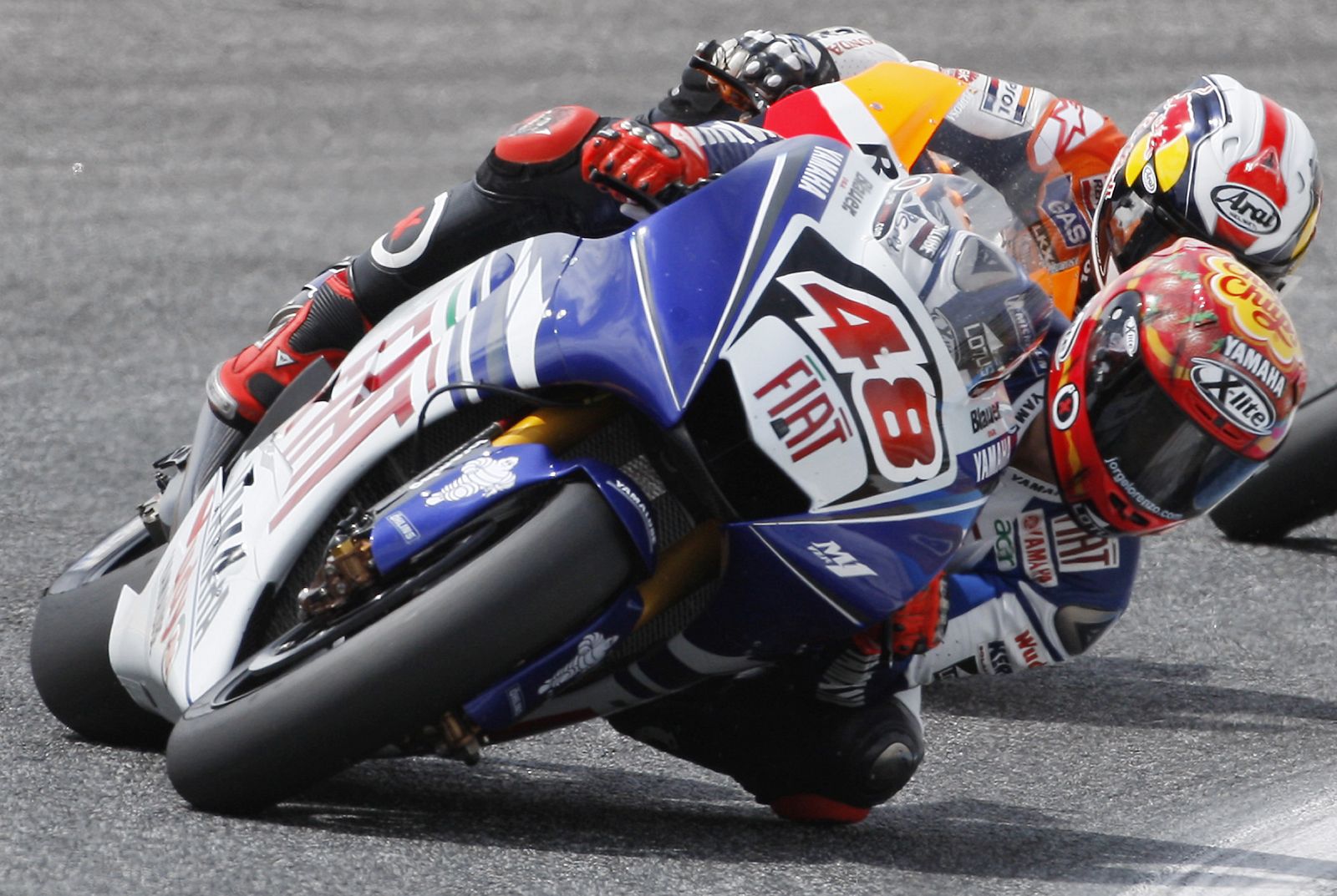 Jorge Lorenzo lidera la carrera de Estoril por delante de su compatriota Dani Pedrosa