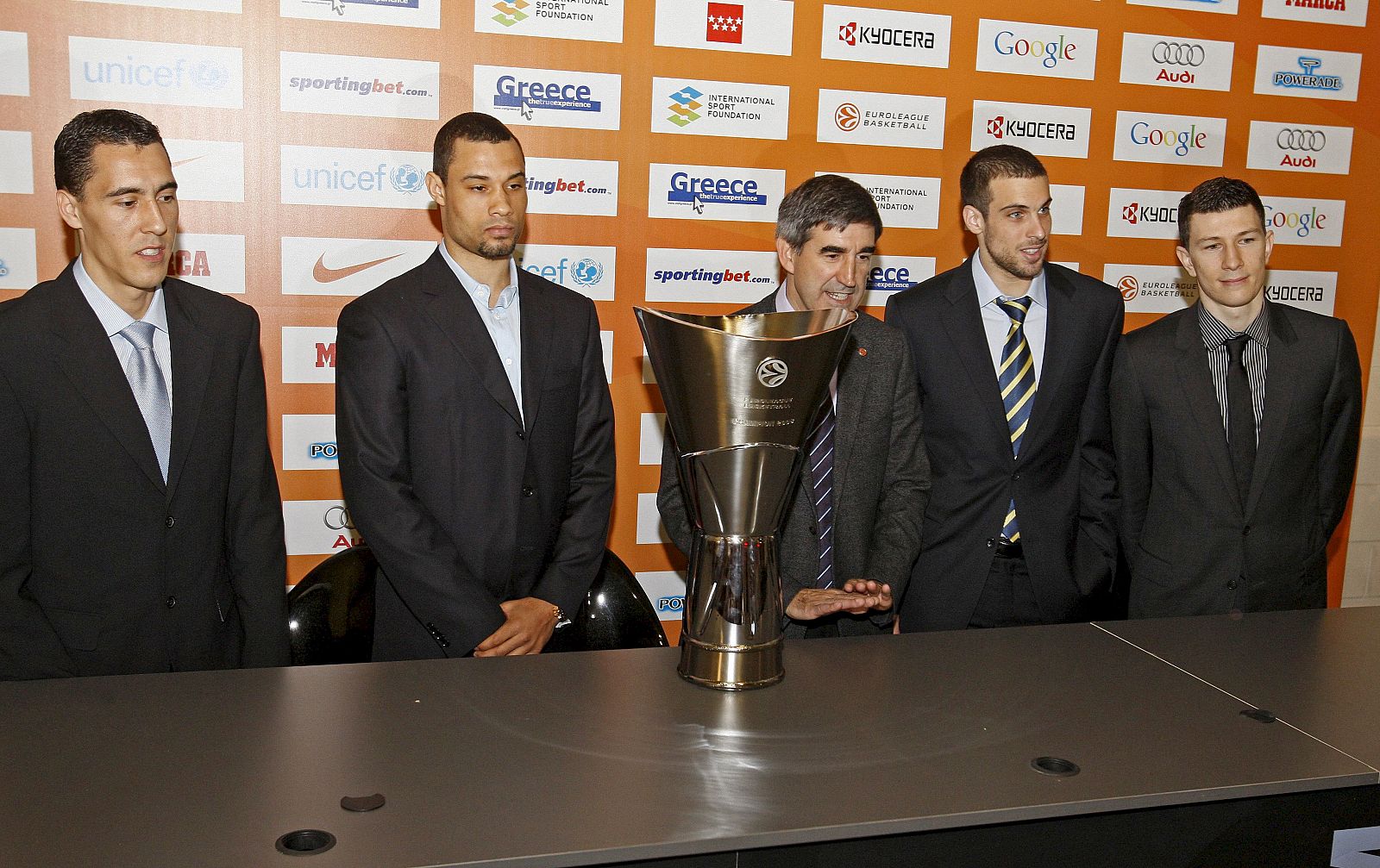 Jugadores y directivos de los cuatro equipos asisten a la presentación de la Final Four