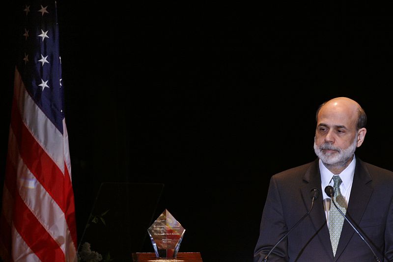 Ben Bernanke, presidente de la Fed, pide ayuda al Congreso para salvar la crisis hipotecaria