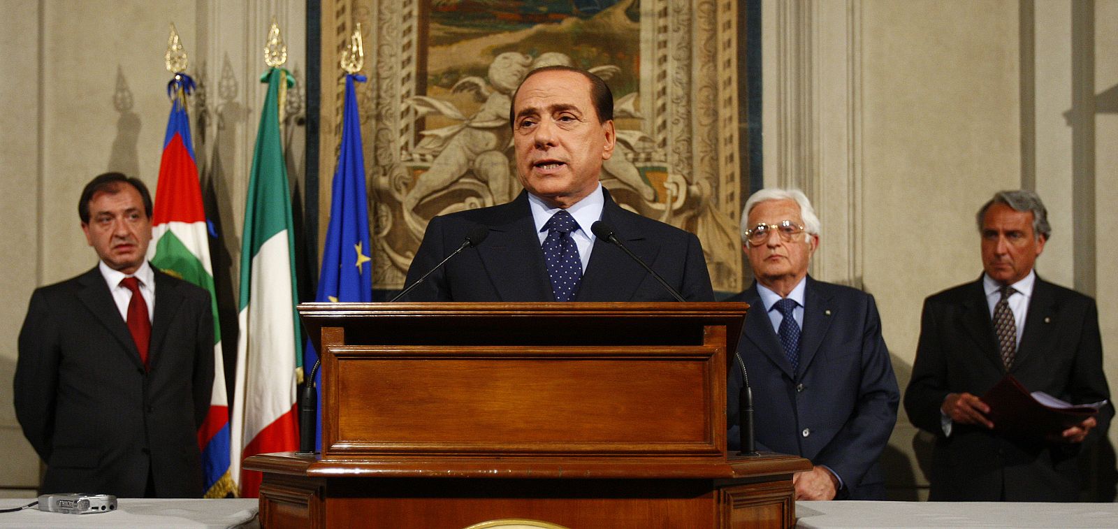 Berlusconi acepta el cargo de Primer Ministro de Italia