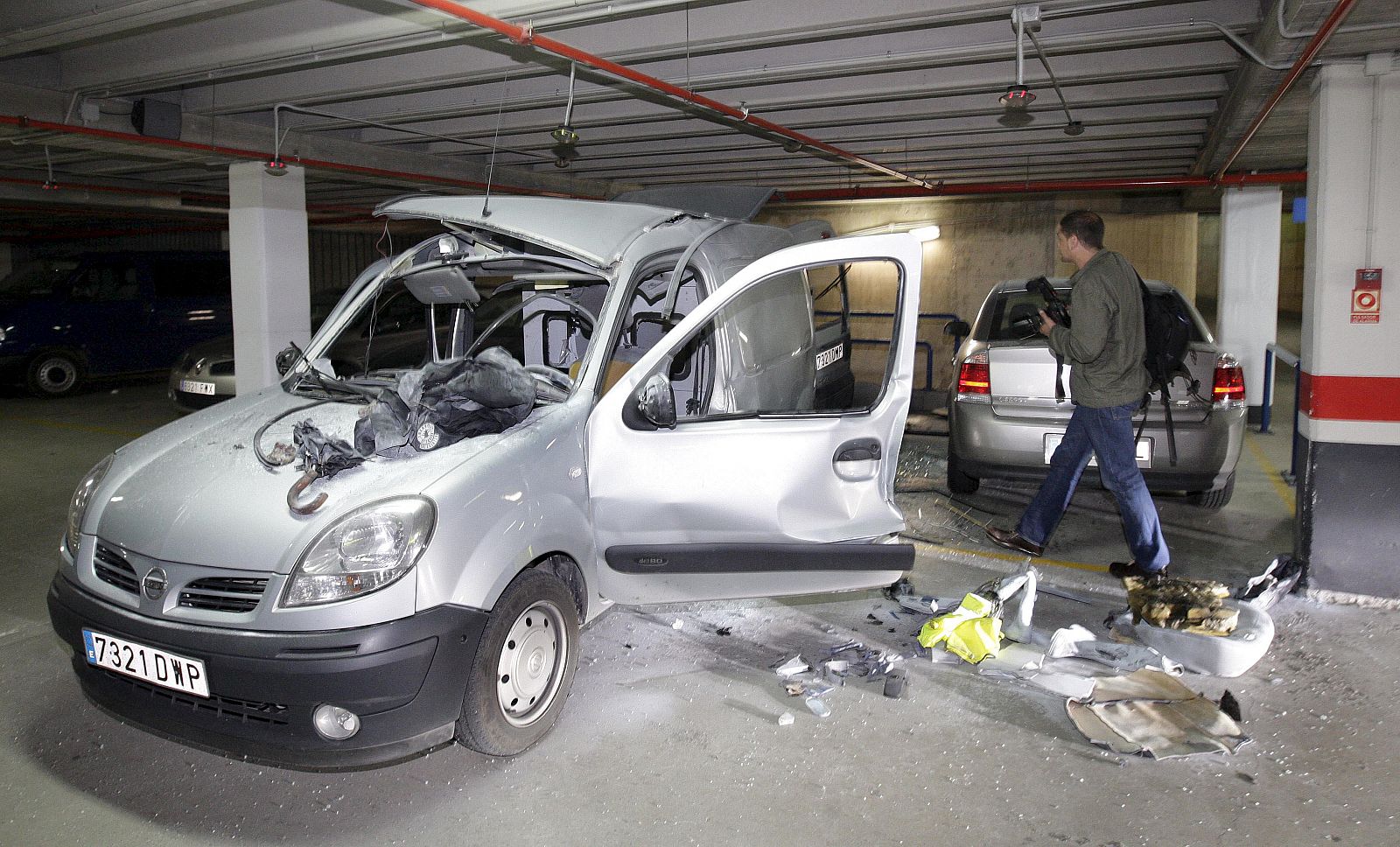 Un vehículo de la Unidad Canina de la Ertzaintza ha sufrido una explosión accidental en el garaje de la Plaza Gernikako Arbola de Baracaldo.