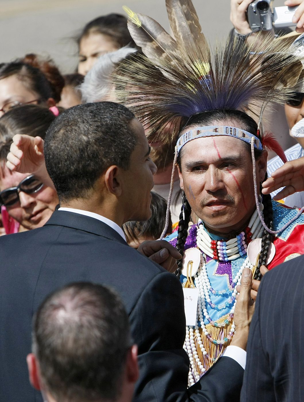 El senador por Illinoys, Barack Obama, durante un acto con Indios Americanos en Crow Agency, Montana.