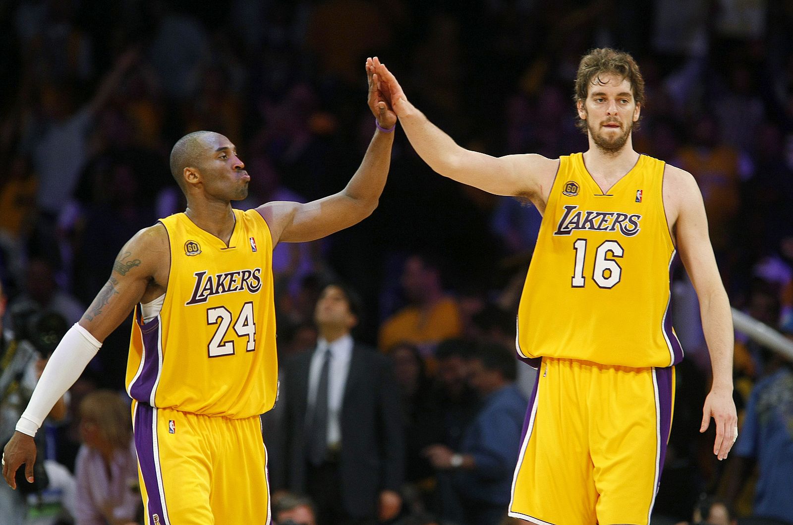 Los Lakers de Bryant y Gasol reciben en el primer partido de la final al vigente campeón de la NBA.