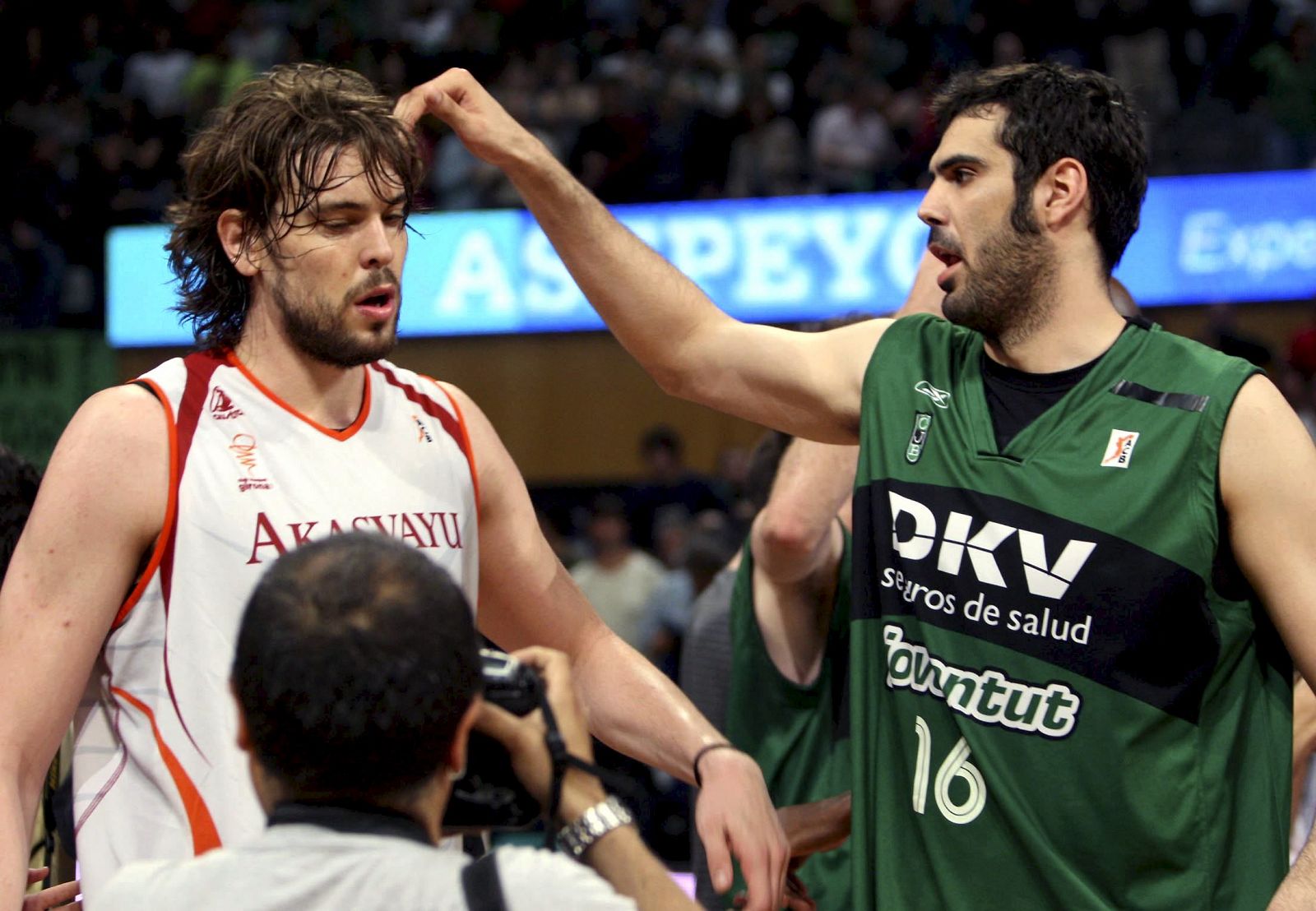 Tras vencer al Askavayu de Gasol, el DKV Joventut quiere deshacerse del  AXA Barcelona.