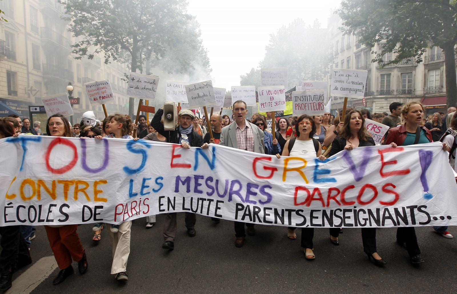 Un grupo de profesores franceses en la manifestación que ha recorrido las calles de París