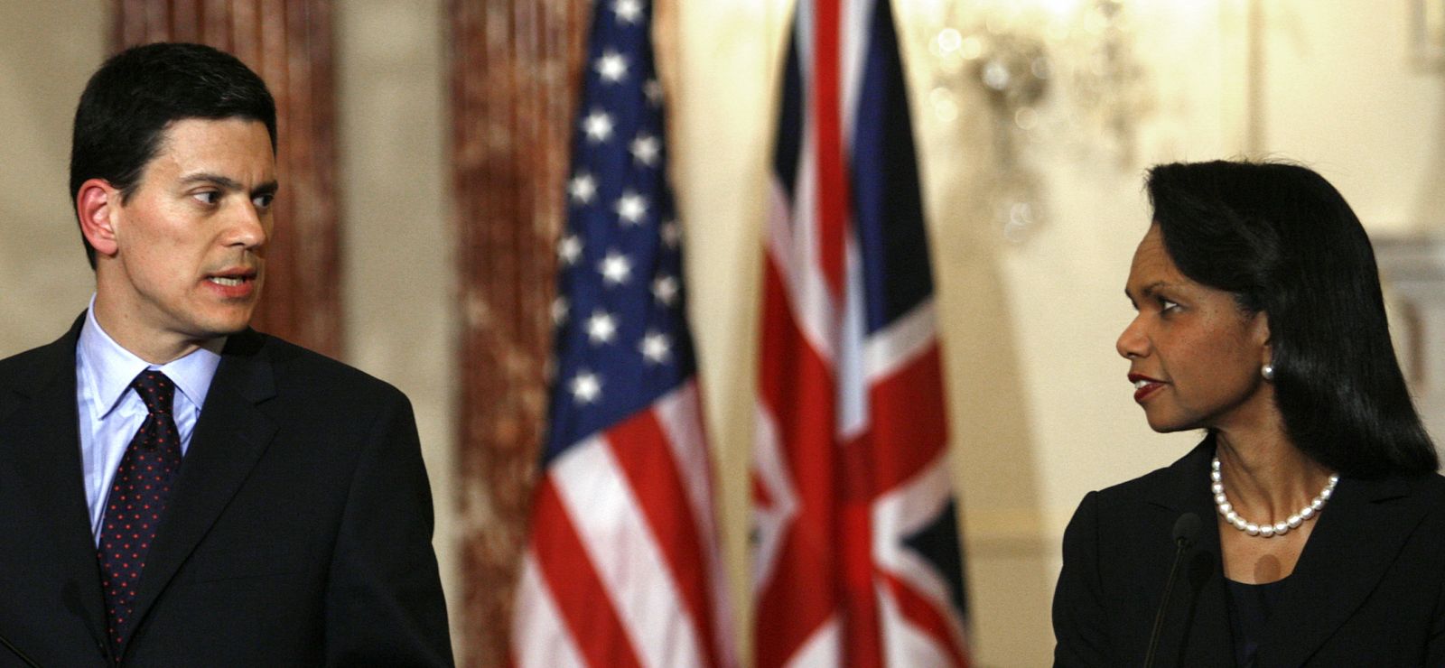 Rice meets British Foreign Secretary Miliband in Washington