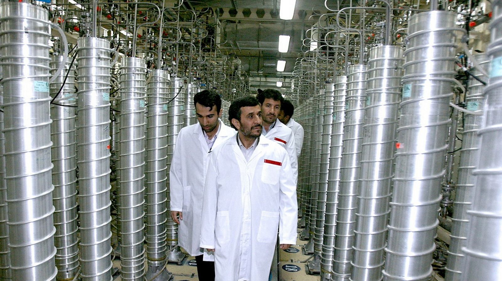 Iranian President Mahmoud Ahmadinejad visits the Natanz nuclear enrichment facility