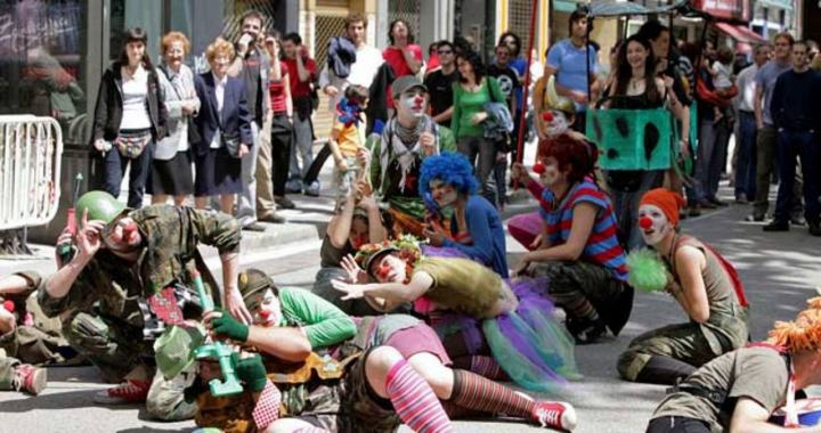 Manifestación antimilitarista en Zaragoza