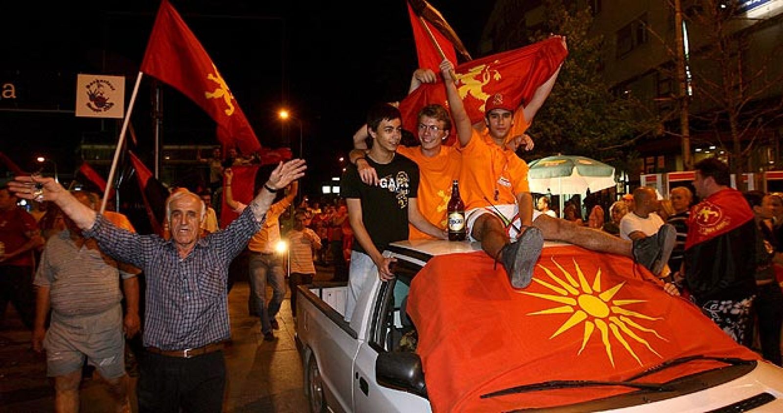 Celebración en las calles de Macedonia tras las elecciones