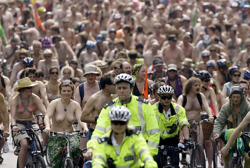 Ciclistas en Piccadilly, Londres, en la Marcha Nudista Mundial de 2007.