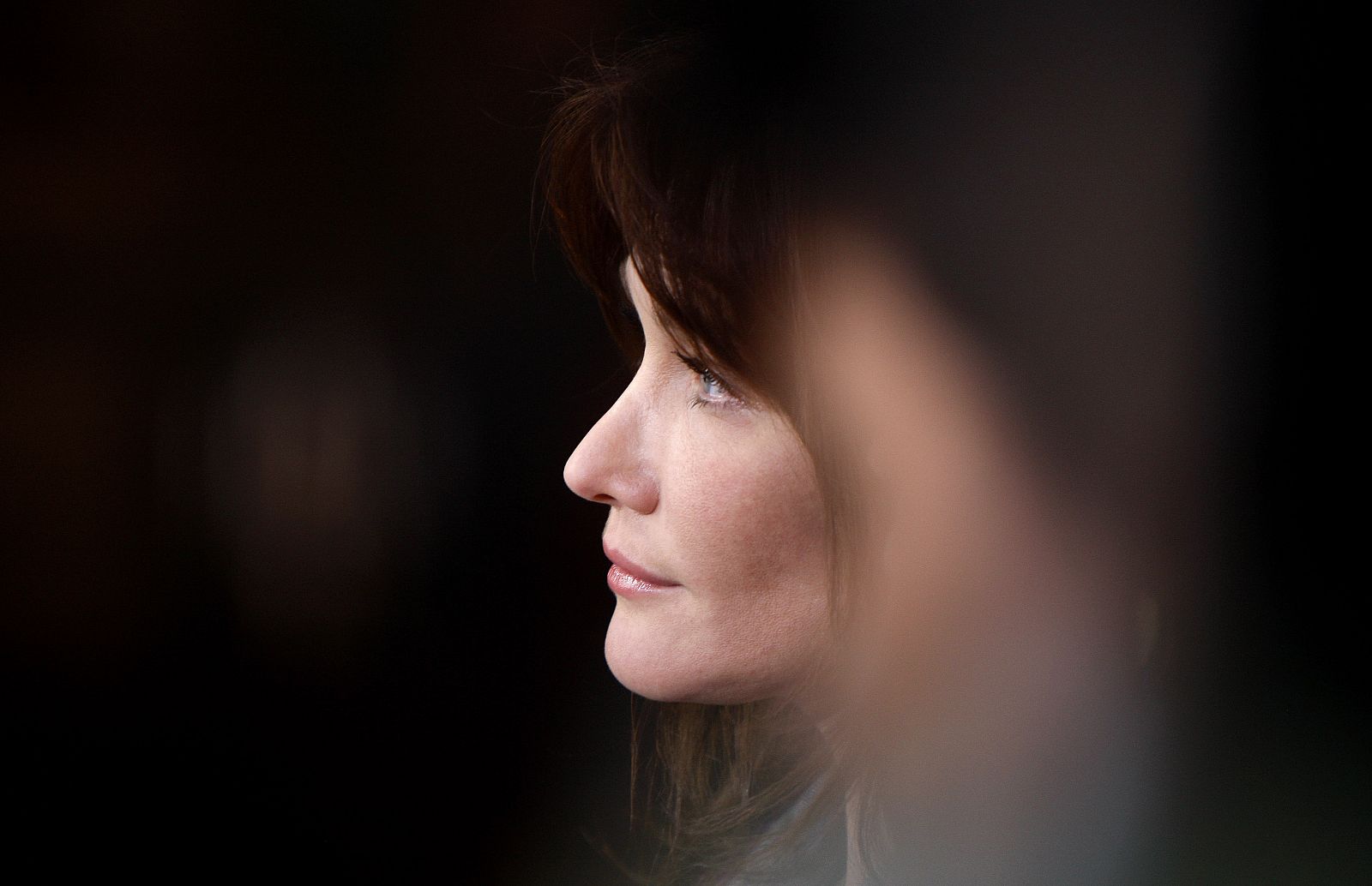 Carla Bruni sonríe durante un acto oficial celebrado en el Royal Naval College de Londres.