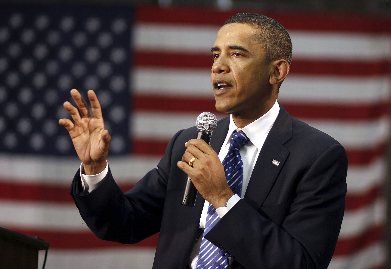 El candidato demócrata a la Casa Blanca, Barack Obama, en un discurso en Wisconsin en el marco de las primarias en las que ha derrotado a Hillary Clinton.