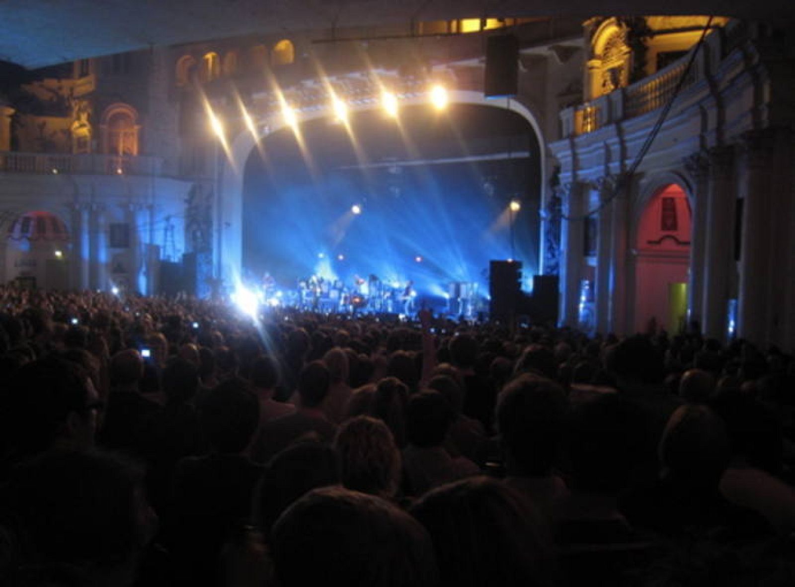  Coldplay en el primer concierto de su nueva gira (16 de junio de 2008 Brixton Academy de Londres). 
