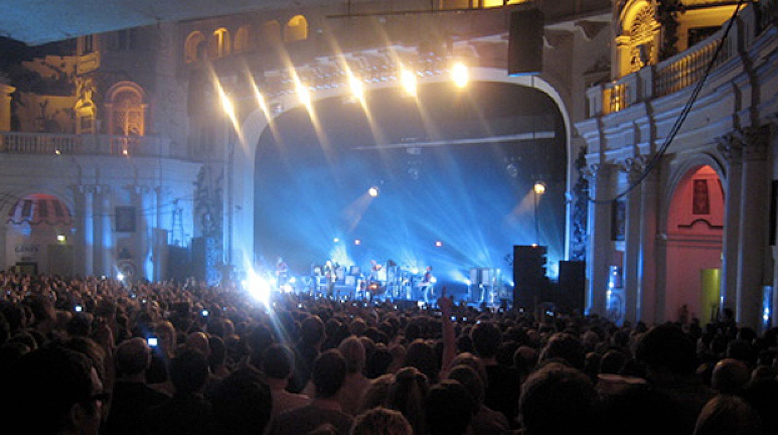 Coldplay en el primer concierto de su nueva gira (16 de junio de 2008 Brixton Academy de Londres).