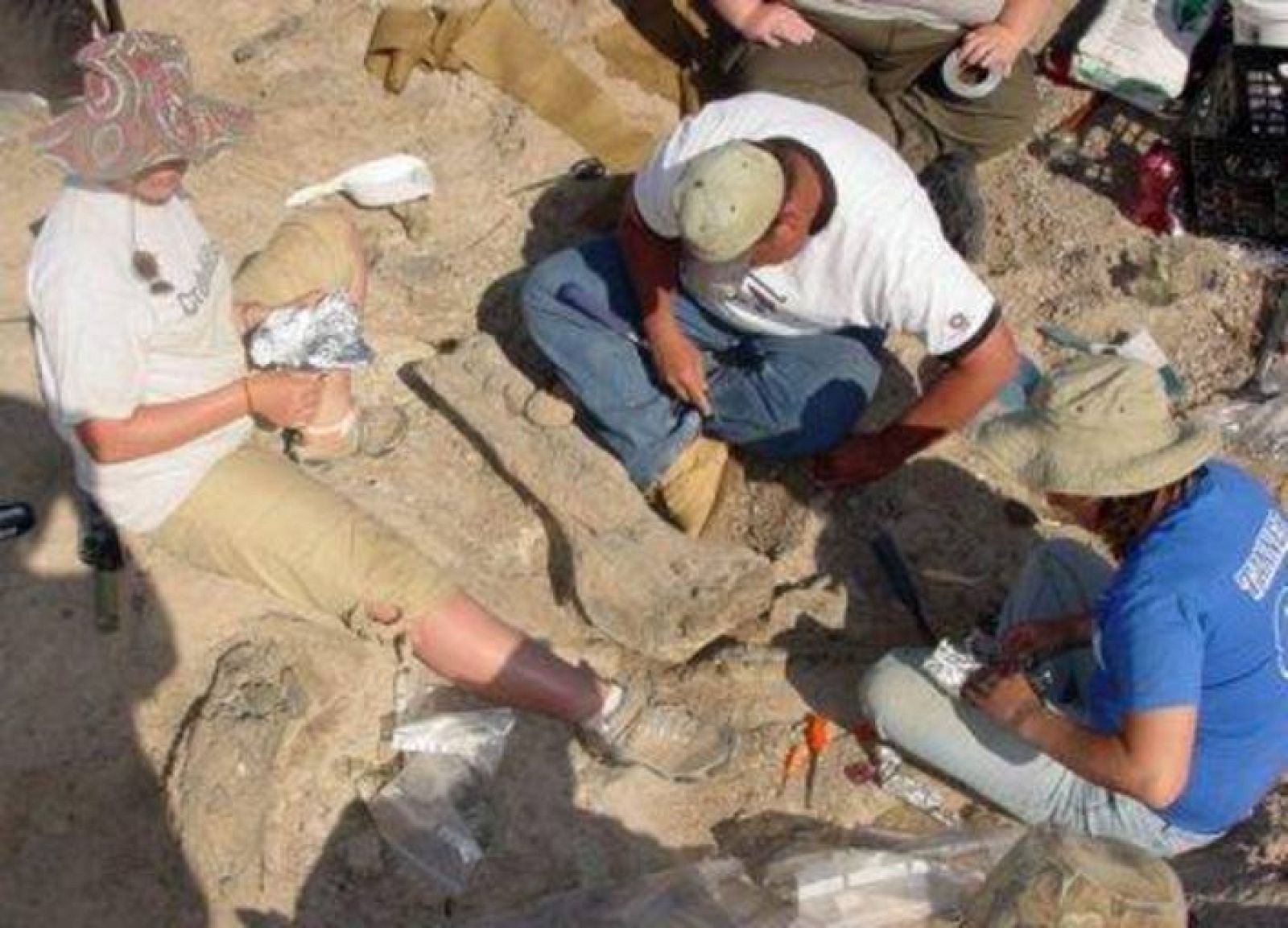 Arqueólogos estadounidenses trabajan en el yacimiento encontrado en el sureste de Utah. 