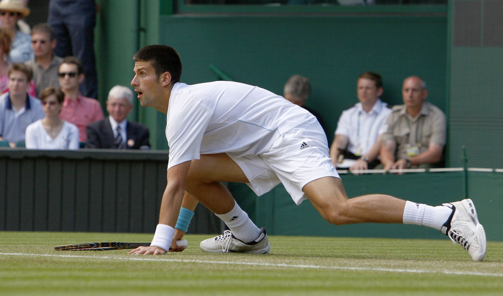 Uno de los mayores favoritos, el serbio Novak Djokovic cae eliminado en segunda ronda de Wimbledon.