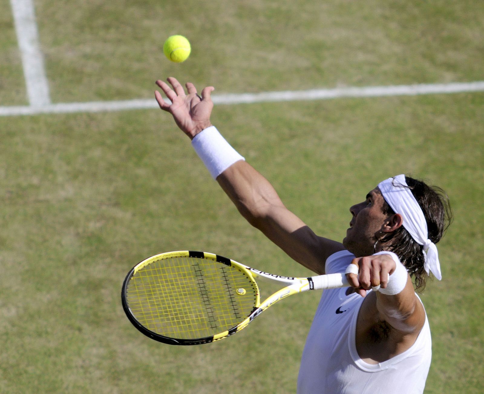 Nadal venció sin problemas al ruso Youzhny y sigue con paso firme en Wimbledon