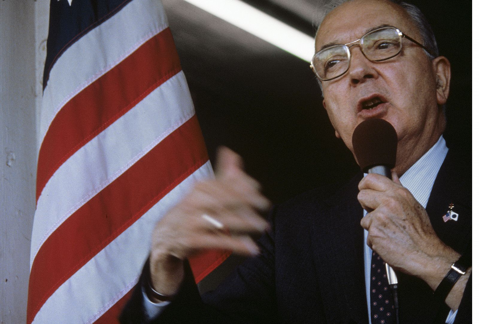 Jesse Helms, durante la campaña de las elecciones legislativas en 1990.