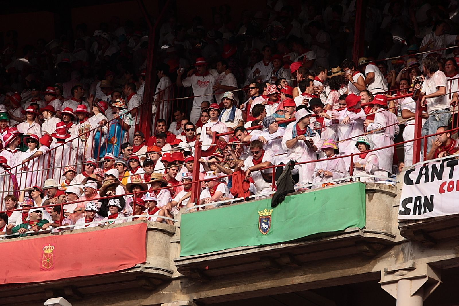 Tendido de sol en la Monumental de Pamplona