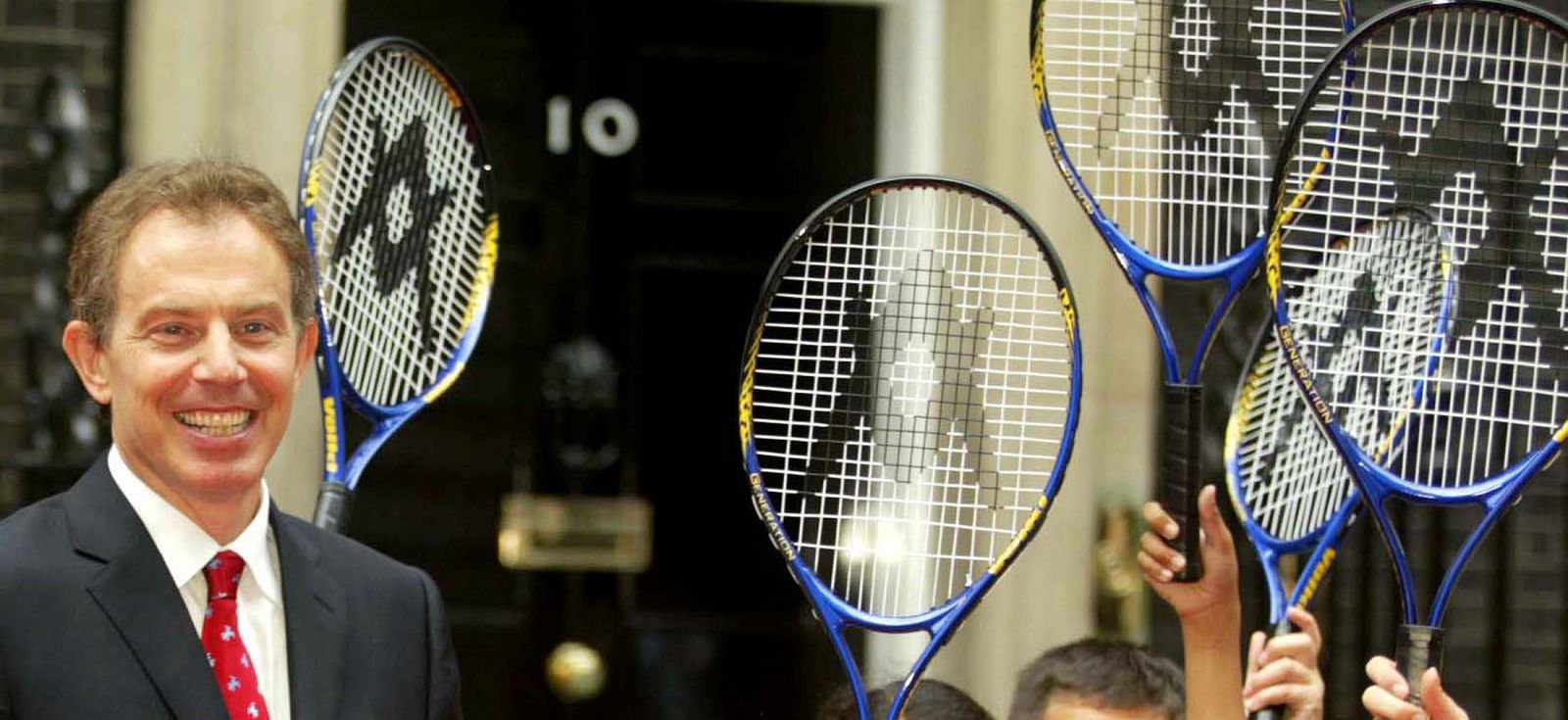 Tony Blair, en un encuentro con nilños y entrenadores de tenis, cuando era primer ministro.