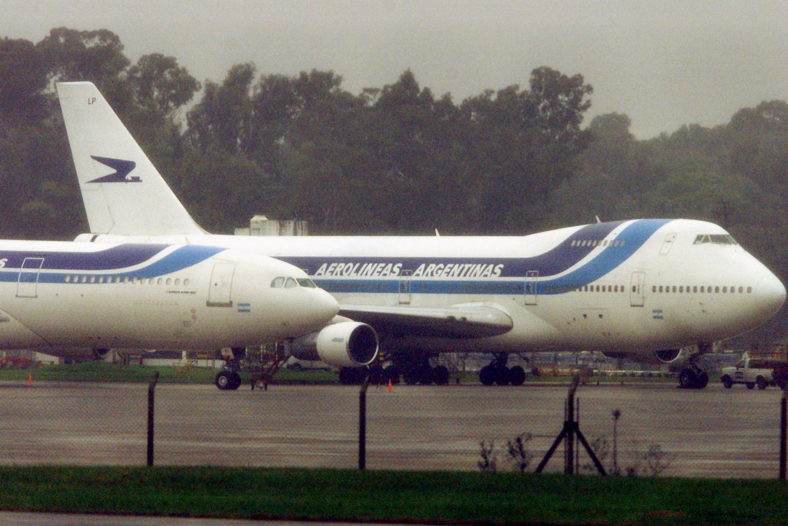 Aviones de Aerolíneas Argentinas en el aeropuerto de Buenos Aires.