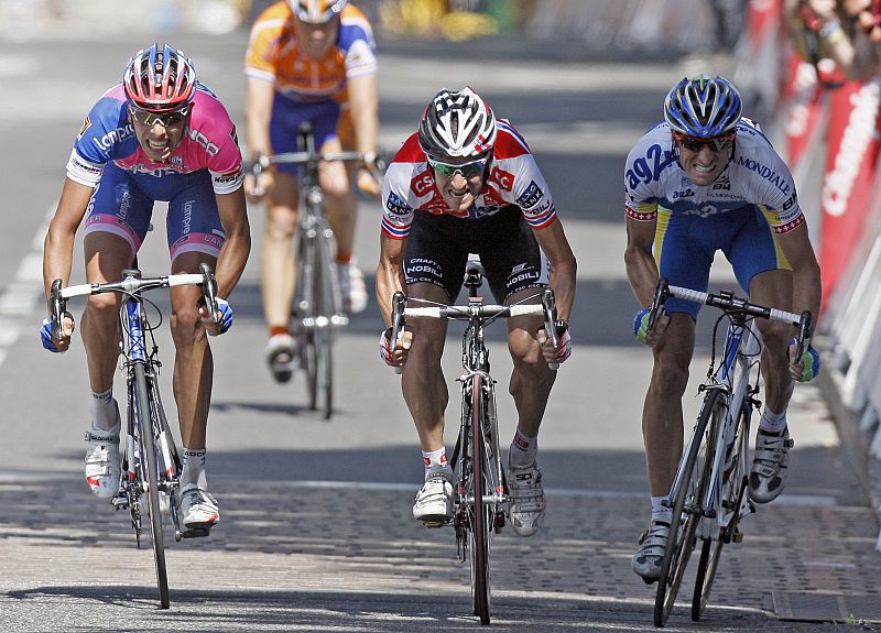 El ciclista noruego Kurt-Asle Arvesen se ha impuesto al esprint en la undécima etapa.