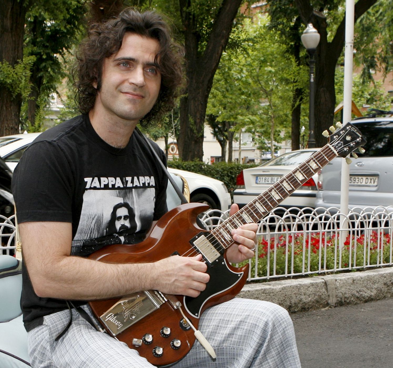El hijo de Frank Zappa, Dweezil, trata de llevar a las nuevas generaciones la música de su padre.