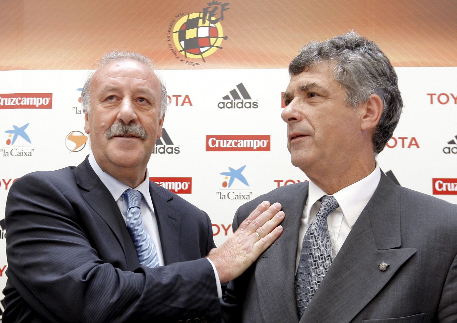 El presidente de la RFEF, Ángel María Villar, junto al seleccionador Vicente del Bosque.
