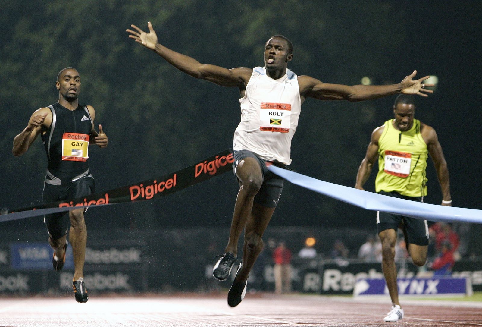 El jamaicano Usain Bolt (en el centro) opta a dos medallas olímpicas en Pekín '08