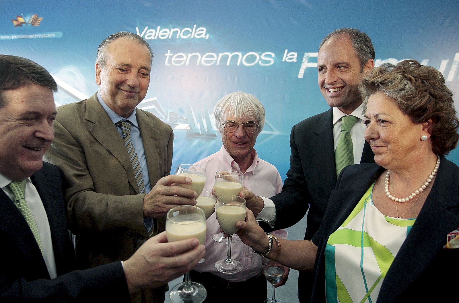 Ecclestone brinda por Valencia