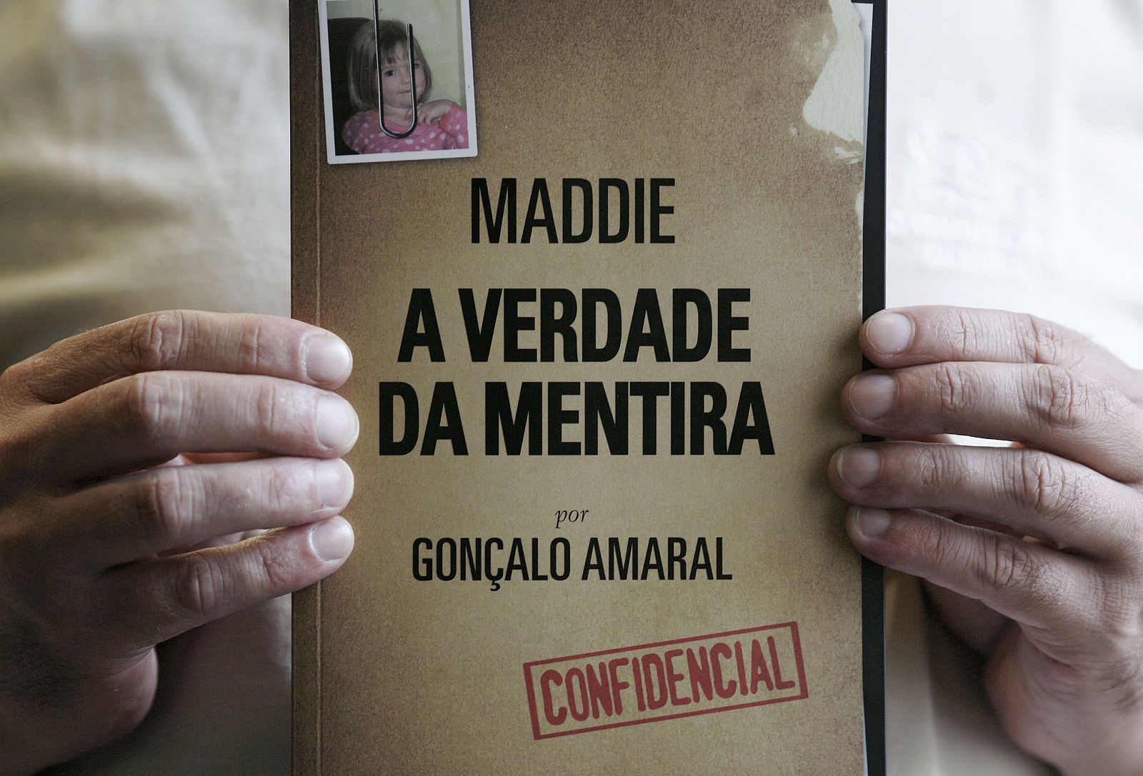 Portada del libro 'Maddie: la verdad de la mentira" sobre el caso Madeleine publicado por el ex inspector Gonçalo Amaral.
