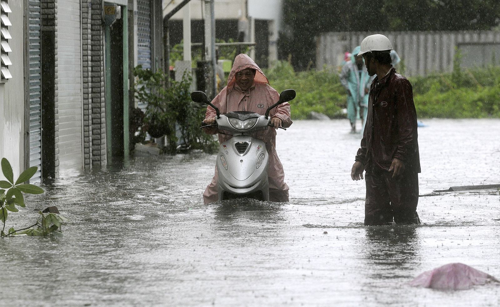 Los servicios meteorológicos esperan que el tifón toque tierra en la ciudad de Xiamen con vientos de 191 kilómetros por hora.