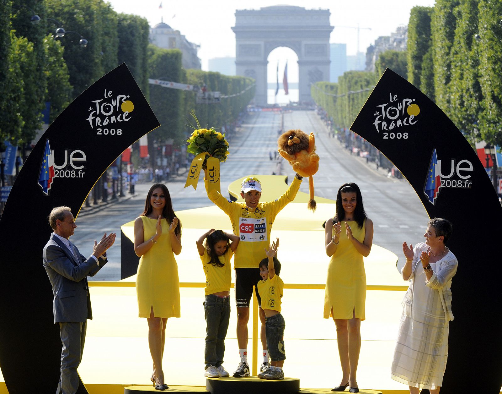 Carlos Sastre ha ganado su primer Tour con 33 años