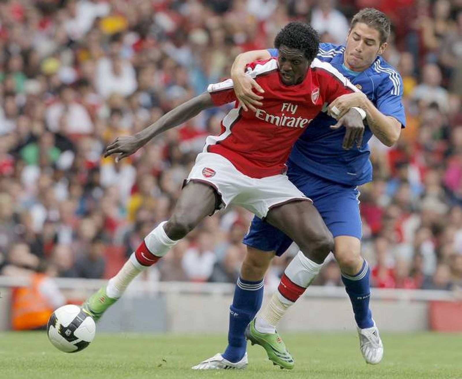El delantero togolés del Arsenal, Emmanuel Adebayor, marcó ante el Madrid en la Emirates Cup de Londres. 