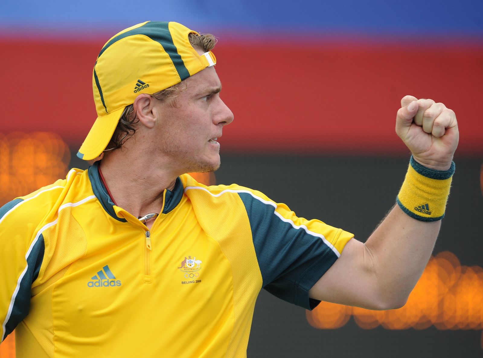 El australiano Hewitt celebra un punto en su partido ante Bjorkman.