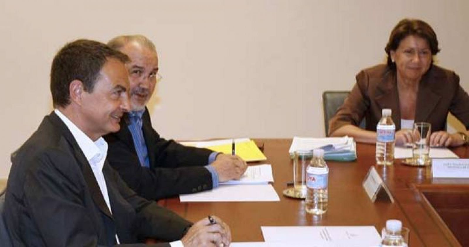 José Luis Rodríguez Zapatero ha presidido hoy la reunión de la mesa de la Comisión de Asuntos Económicos en el Palacio de la Moncloa. EFE / GUILLÉN