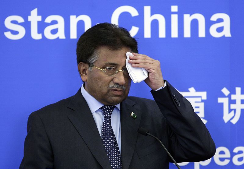 El presidente de Pakistán Pervez Musharraf dimite para evitar más inestabilidad en el país