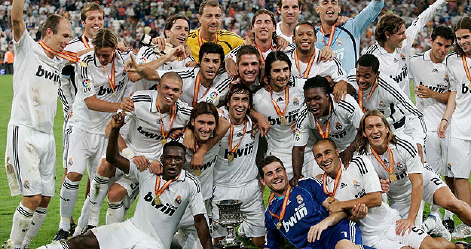 El Real Madrid gana la Supercopa tras derrotar 4-2 al Valencia