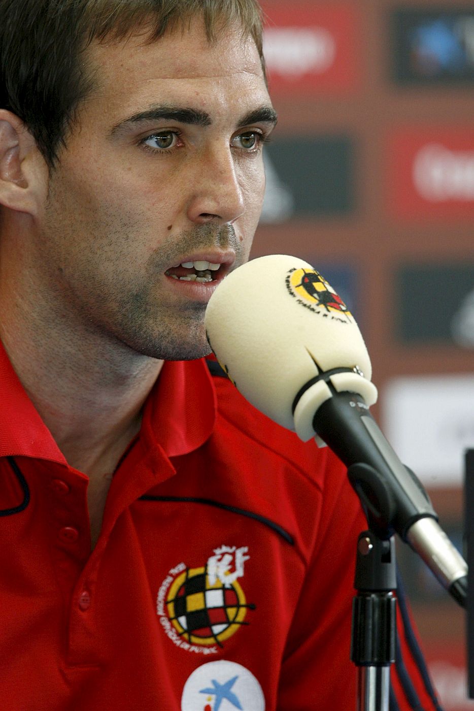 El jugador de la selección española, Fernando Navarro, durante la rueda de prensa ofrecida tras el entrenamiento.