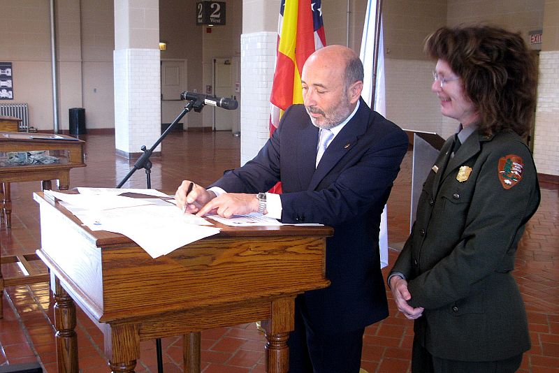 NUEVA YORK Y A CORUÑA HERMANAN ESTATUA DE LA LIBERTAD Y LA TORRE DE HÉRCULES