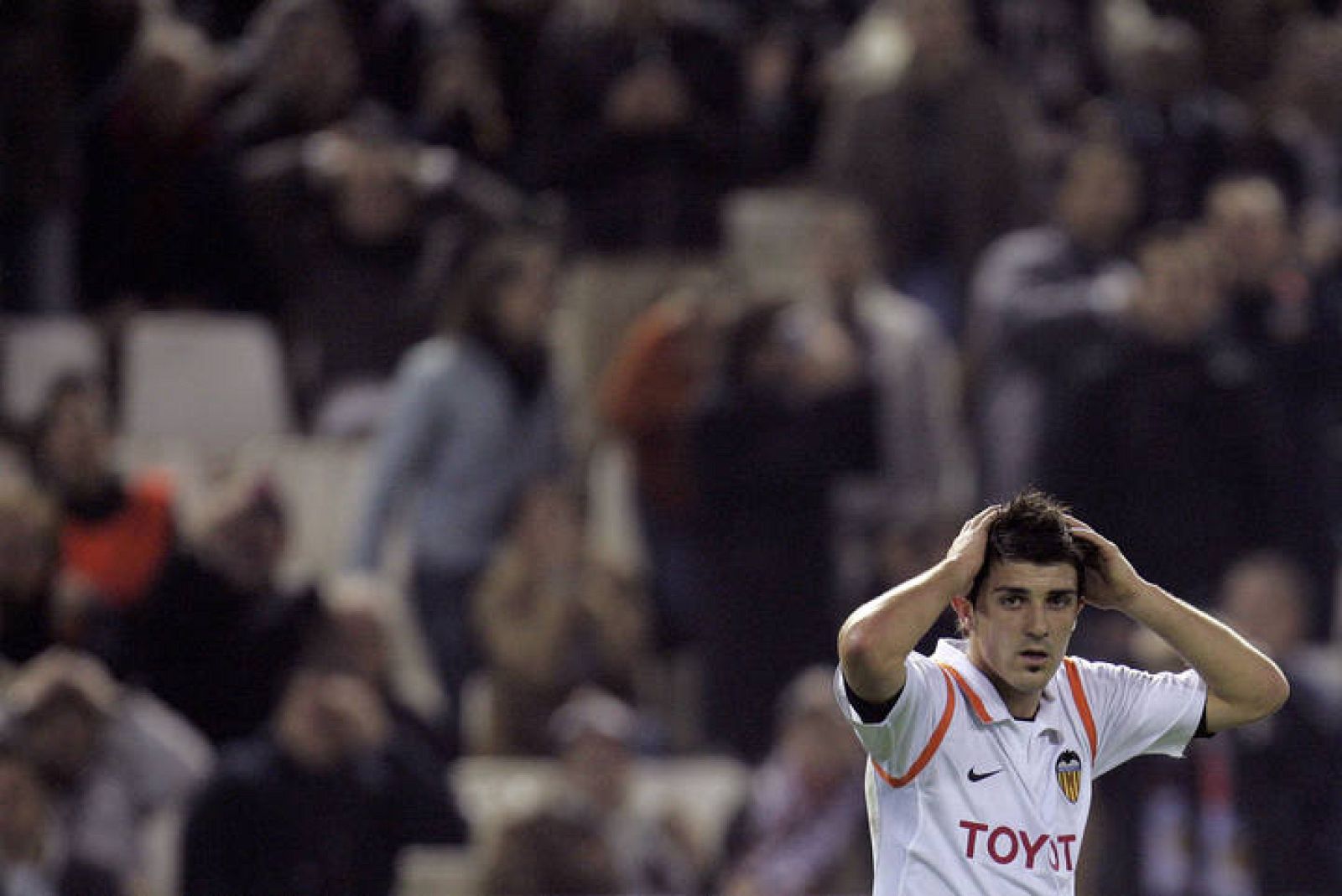 David Villa podría estar acompañado por Morientes en la punta de ataque.