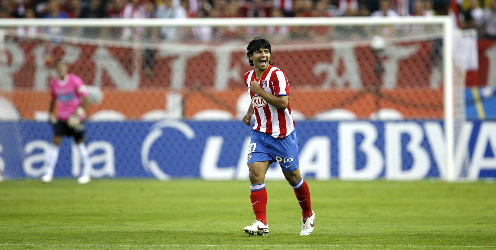 Sergio 'Kun' Agüero celebra su gol ante el Recreativo de Huelva.