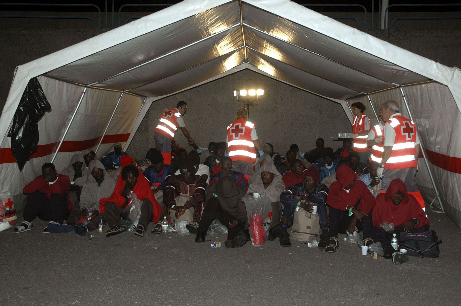 164 INMIGRANTES LLEGAN AL PUERTO DE ARGUINEGUÍN