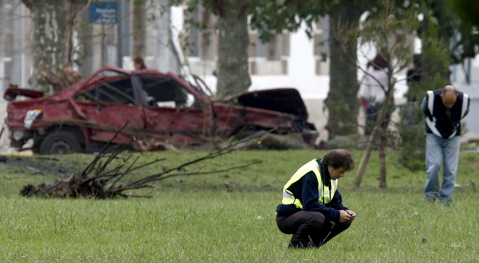 Imagen de archivo del atentado que mató a Luis Conde en Santoña en 2008