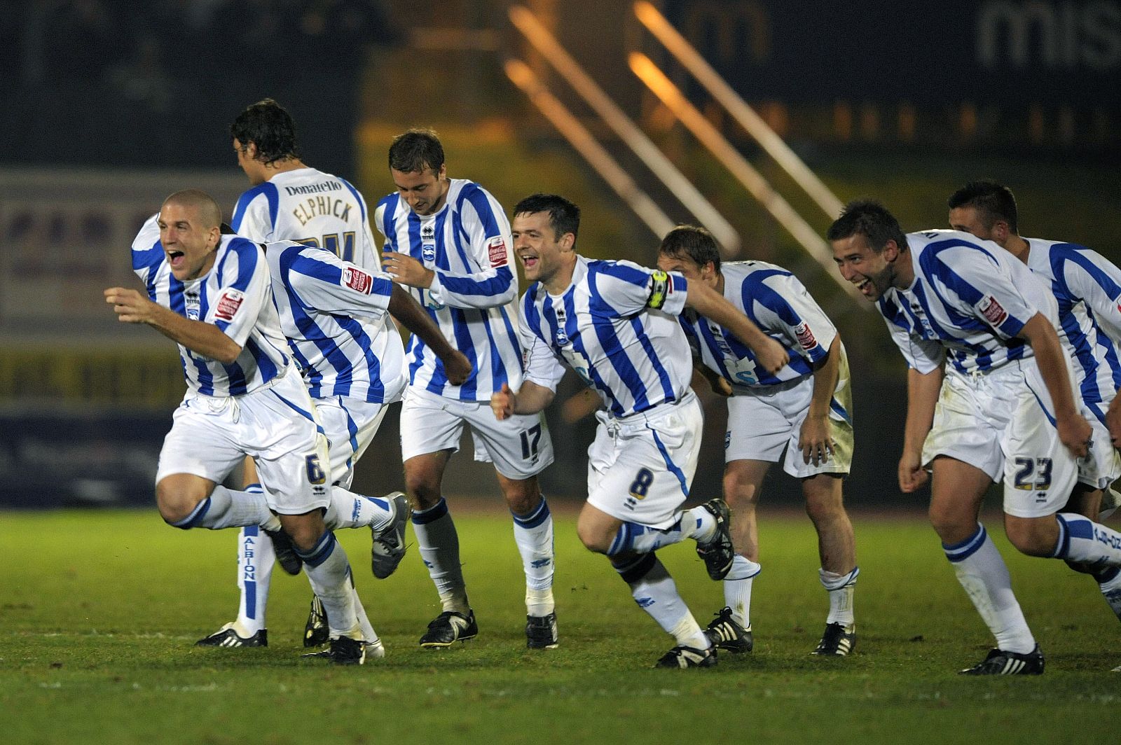 Los jugadores del Brighton celebran su triunfo frente al Manchester City.