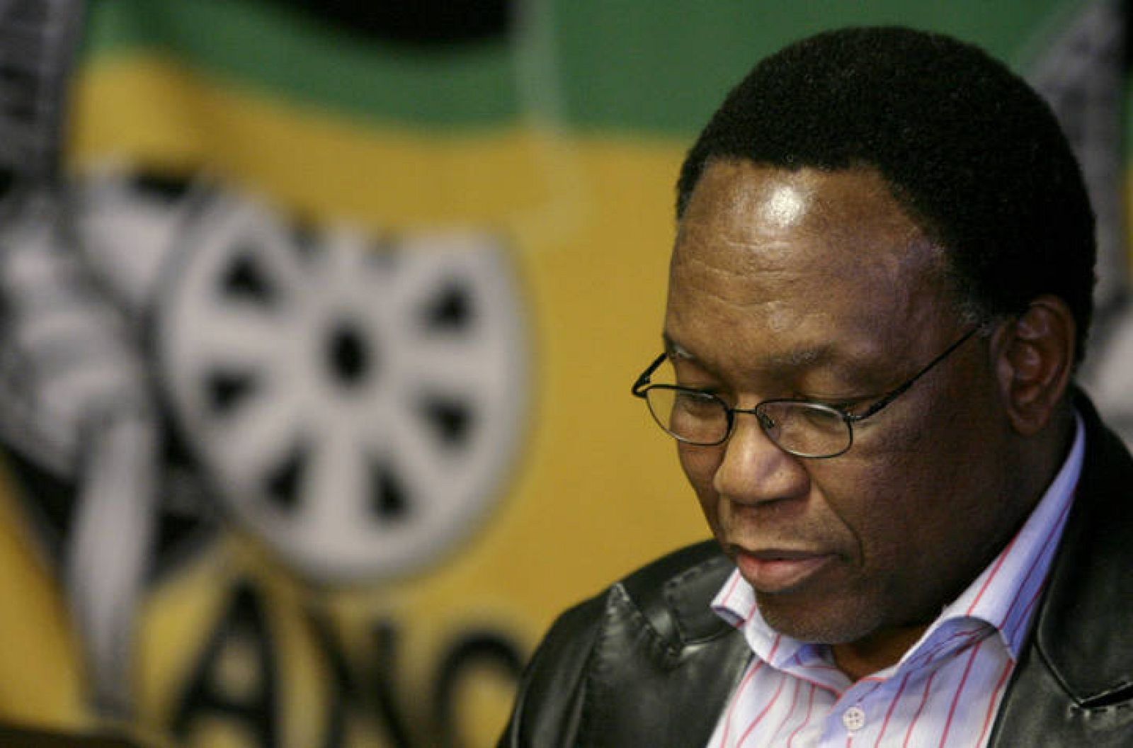 Kgalema Motlanthe atiende a los medios