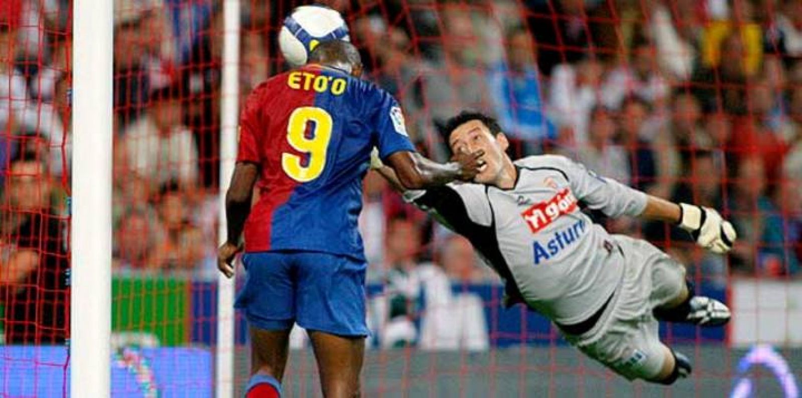 Samuel Eto'o ha llegado a los 100 goles como jugador del Barcelona.