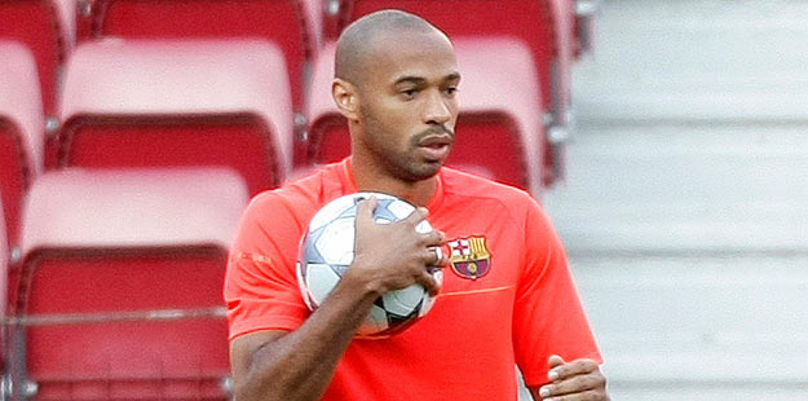 Thierry Henry, durante un entrenamiento con el Barça.